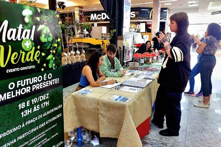Ação da campanha Natal + Verde alcança 200 pessoas no Pátio Limeira Shopping