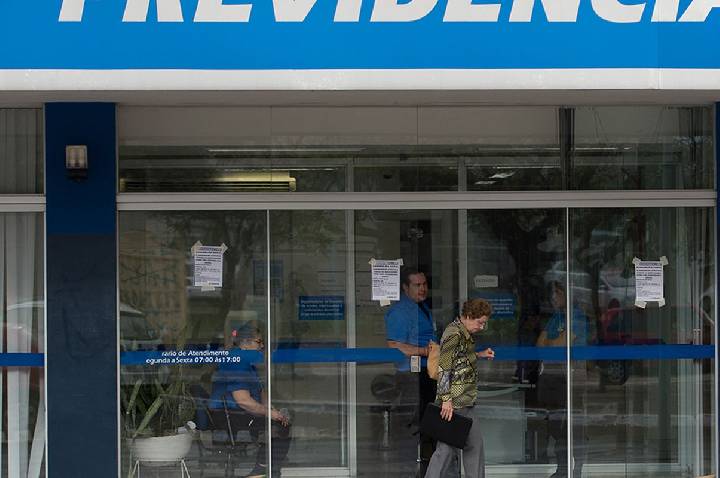 Agências do INSS abrem para atendimento extra neste sábado e domingo