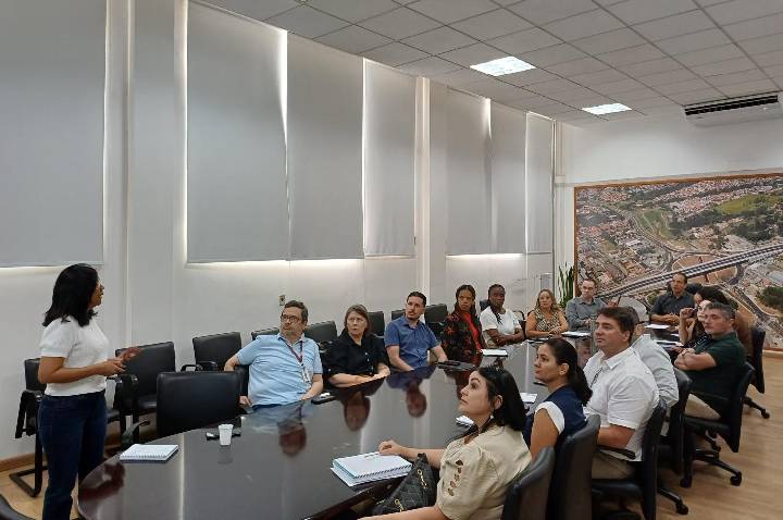 Combate à dengue: Prefeito participa de reunião do comitê intersetorial