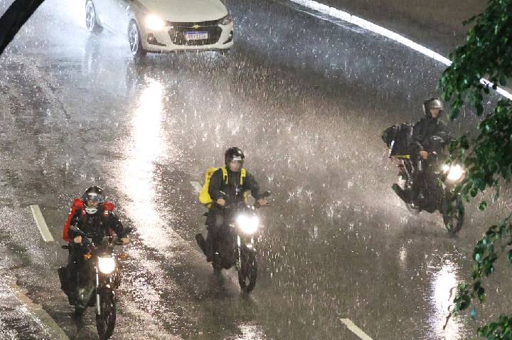 Estado de SP tem mais uma morte por causa da chuva; total chega a 11