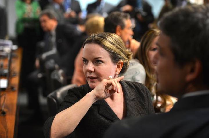 Gleise culpa Selic pela dívida pública e não as despesas do governo