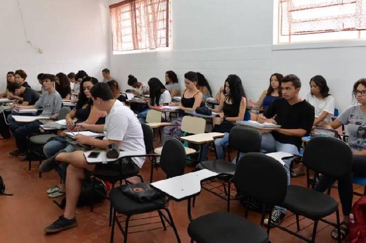 Inscrições para o cursinho pré-vestibular Colmeia começam na segunda (26)