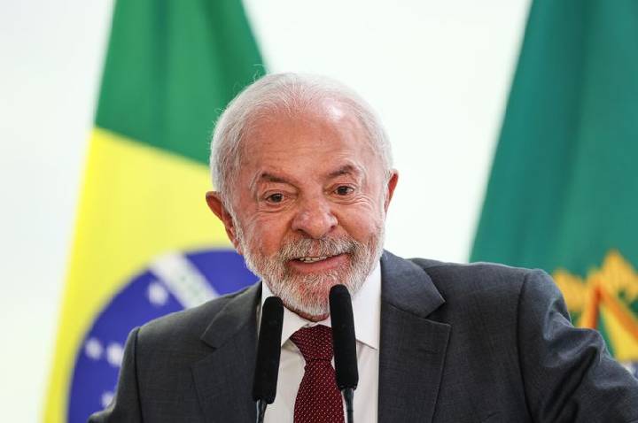 Lula faz discurso de Natal em cadeia nacional de rádio e televisão