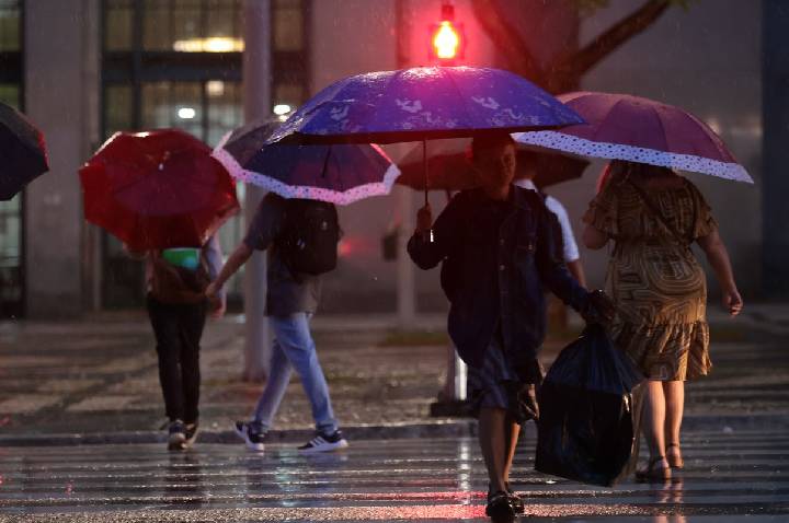 SP: chegada de frente fria amplia nível de alerta da Defesa Civil 