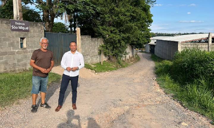 Vereador Everton Ferreira fiscaliza estrada rural no Bairro do Loiola