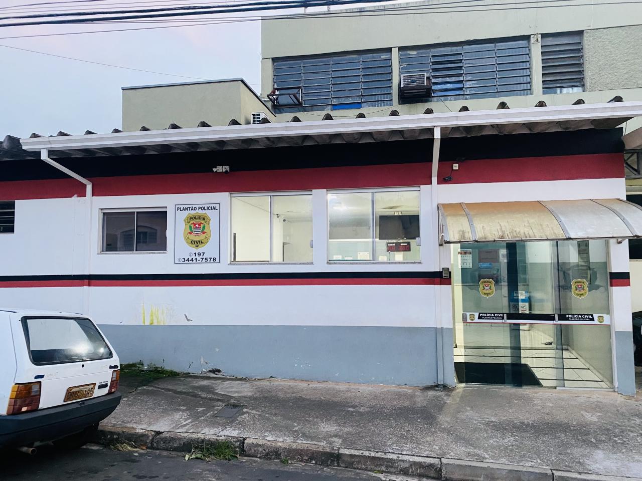 Jovem tem Onix roubado na Avenida Fabrício Vampré em Limeira