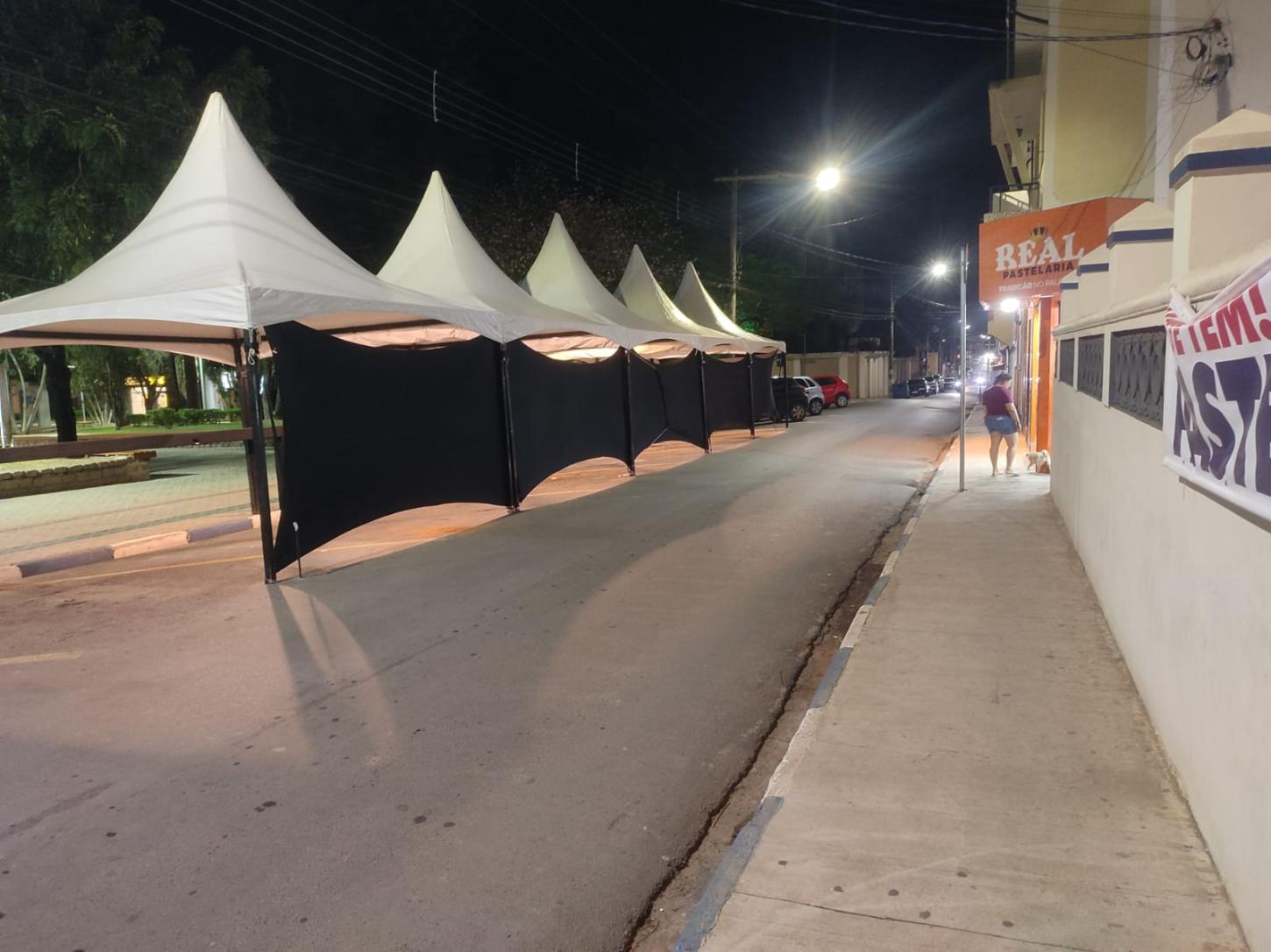 Tendas de Evento da Prefeitura Prejudicam Comércio Local em Pereiras